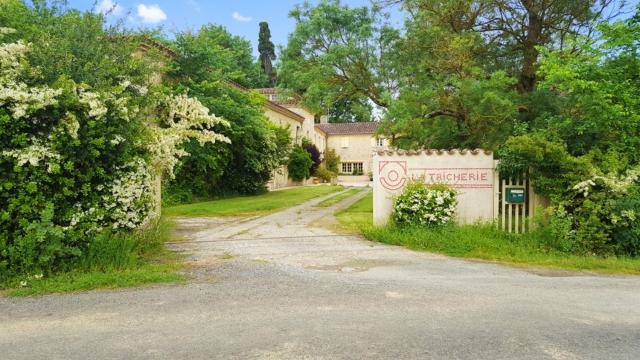 Villa spacieuse a Crastes avec piscine privee et vue montagne