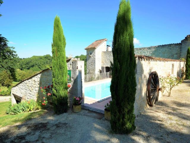 Rustic chateau with pool and views near Agen