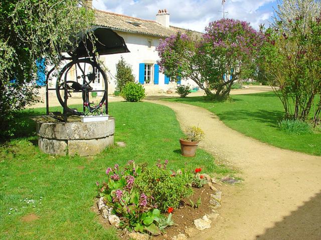 Maison de charme a Saint Vincent la Chatre avec piscine partagee