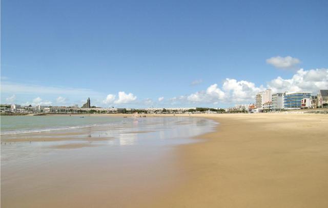 Gorgeous Apartment In Royan With Kitchen