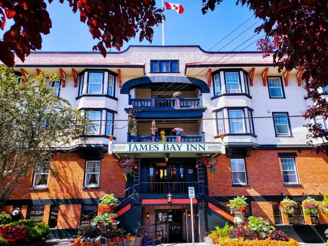 James Bay Inn Hotel, Suites & Cottage