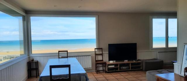 Maison spacieuse avec vue sur la mer a Arromanches les Bains