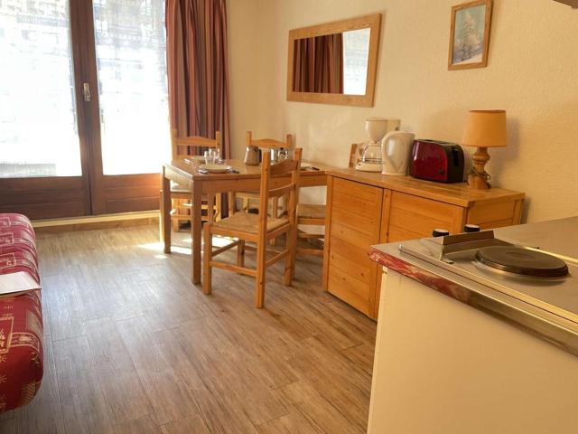 Studio lumineux, 4 couchages, balcon sud, pied de pistes, centre station, casier à ski - FR-1-330-145