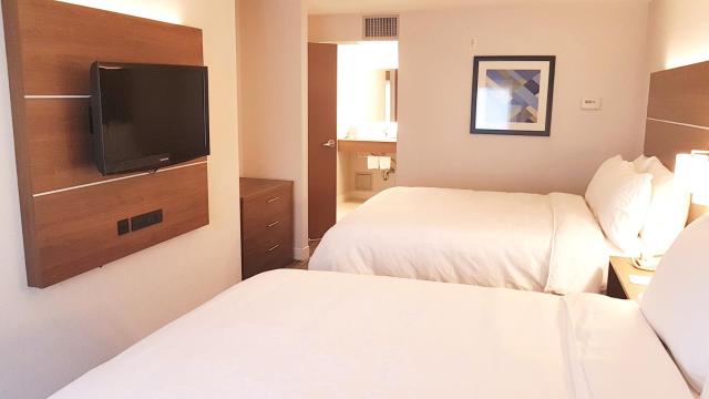 Holiday Inn Express and Suites Surrey, an IHG Hotel