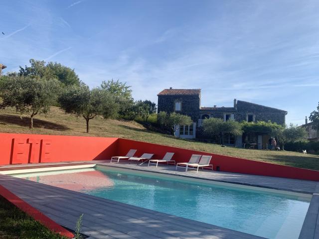 Maison spacieuse avec piscine a Saint Lager Bressac