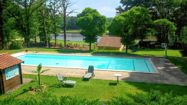 Bungalow charmant a Rochechouart avec vue sur lac