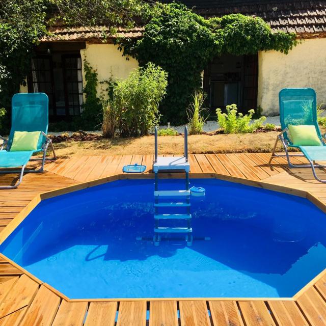 PRIVATE POOL with Stunning Views of the Chateau!! Old Barn