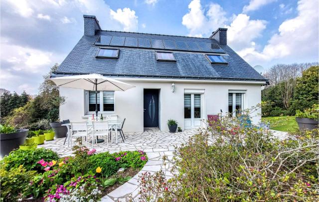 3 Bedroom Gorgeous Home In Plouay