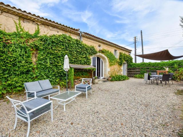 Stone house in a vineyard with swimming pool