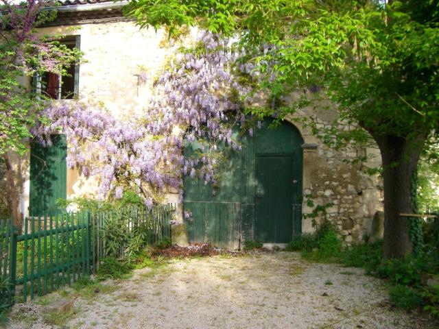 Maison charmante avec terrasse et jardin a Noves