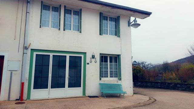 Maison confortable avec vue sur la montagne a Charix