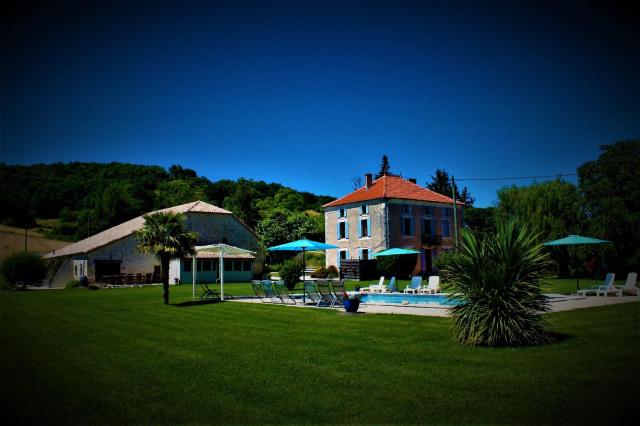 Gîtes Grand Pré ! et la Roulotte de Roquecor