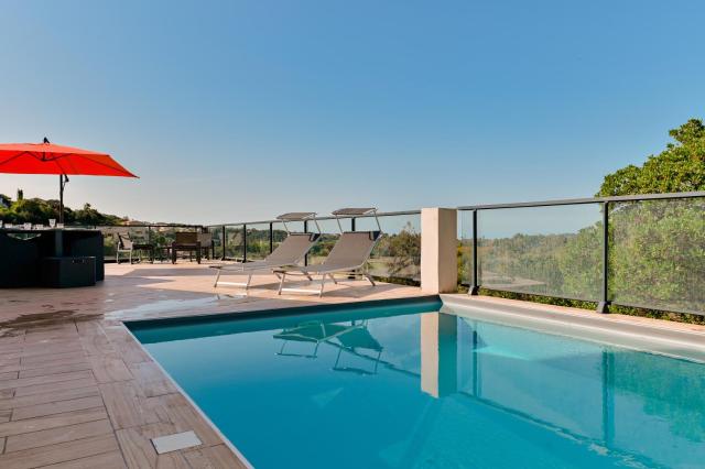 Villa à l'entrée de Porticcio - Piscine - Vue dégagée