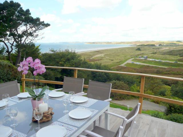 Holiday home with panoramic sea views, Plonévez-Porzay