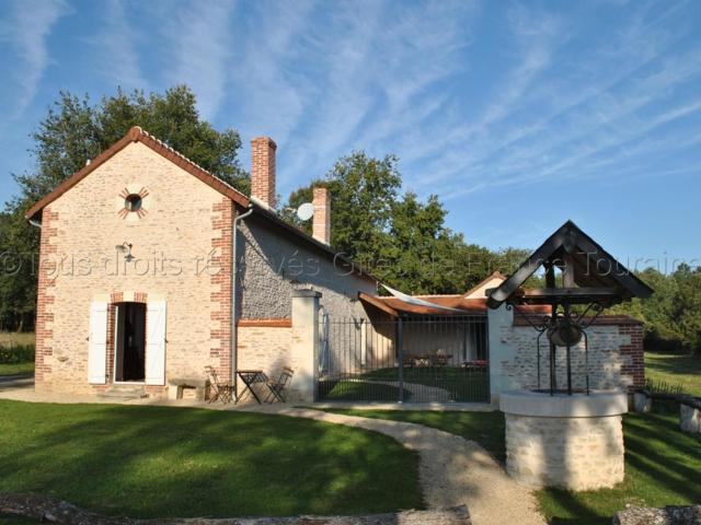 Maison de Vigneron Restaurée avec Jardin Clos, Équipement Complet, au Cœur d'une Forêt - FR-1-381-218