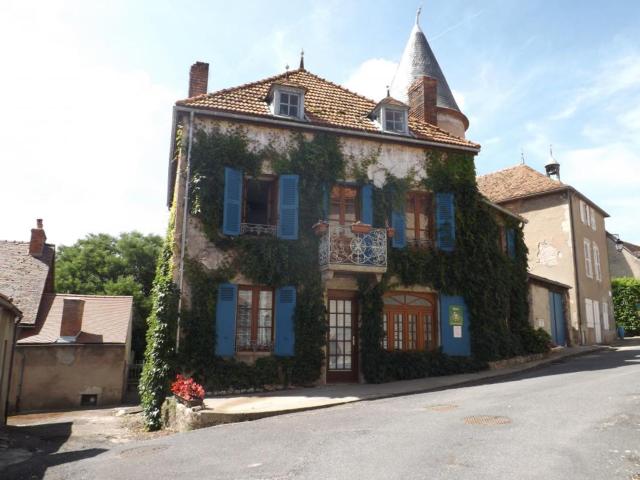 Charmant gîte près d'un château avec jardin, terrasse, parking et WiFi, à 14 km de Vichy - FR-1-489-1