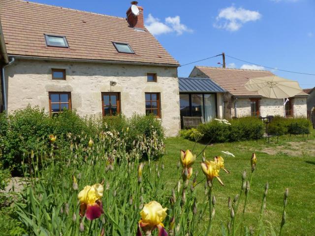 Gîte de charme en pleine nature pour 6 pers. avec cheminée, jardin de 7000 m², animaux acceptés - FR-1-489-5