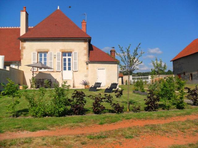 Ancienne ferme rénovée avec jardin, proche Allier, 3 chambres, confort moderne, idéale randonnées! - FR-1-489-92