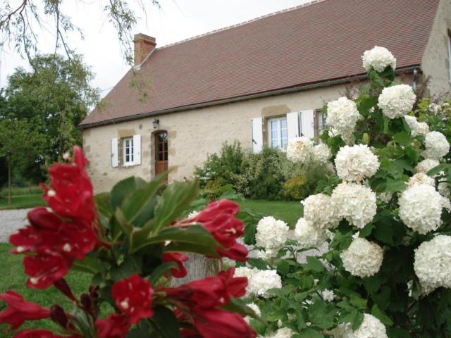 Maison de ferme rénovée, campagne, cheminée, étang privé, jardin, parking, internet - FR-1-489-177