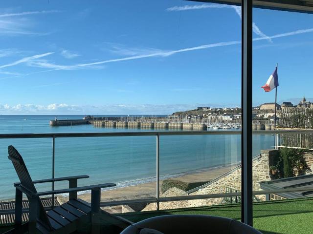 UN BALCON SUR LA MER, ACCES DIRECT A LA PLAGE