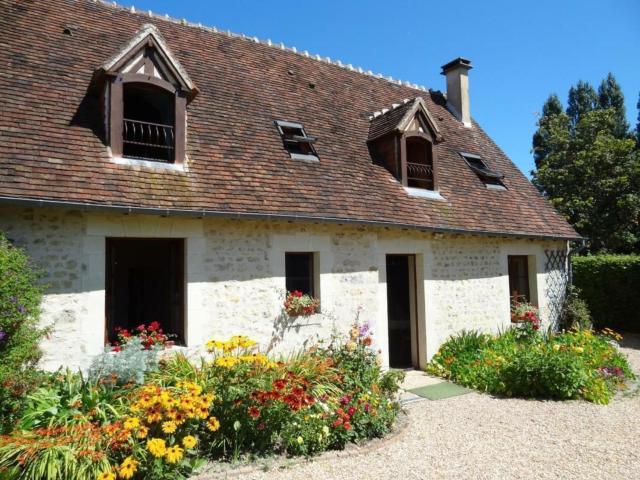 Gîte familial avec grand jardin fleuri, cheminée et activités extérieures, proche Petite Cité de Caractère - FR-1-497-38