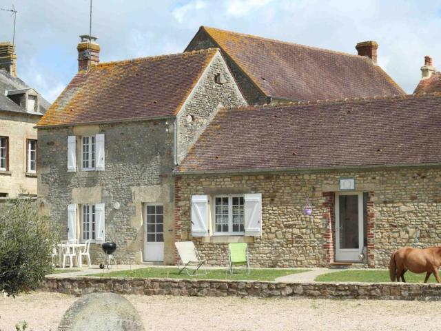 Maison indépendante avec jardin, haras et équipements tout inclus - FR-1-497-43