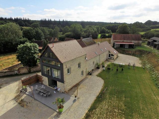 Maison authentique rénovée 7ha, étang, confort moderne, idéal pour familles, animaux acceptés - FR-1-497-53