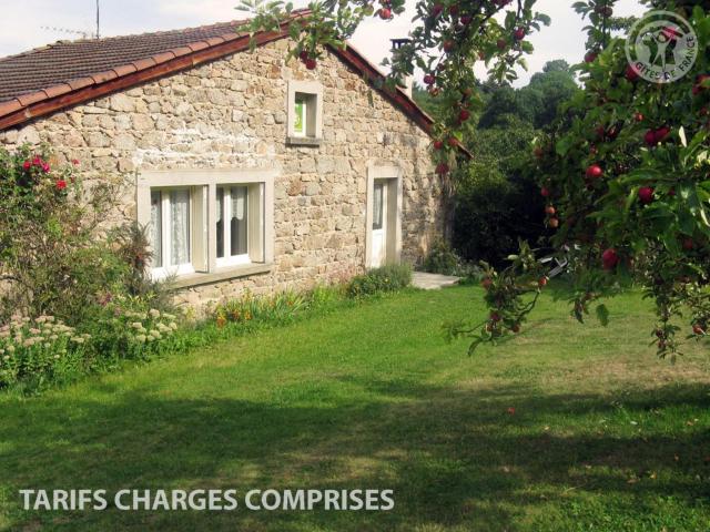 Gîte charmant avec cheminée, terrasse et borne de charge, à Saint-Didier-sur-Rochefort - FR-1-496-12