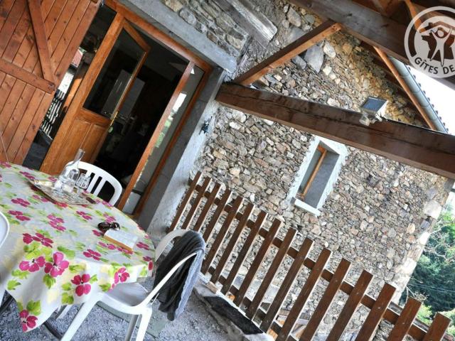 Gîte spacieux avec terrasse couverte, proche Parc du Pilat, idéal pour groupes et activités de plein air - FR-1-496-73