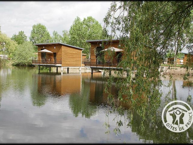 Chalets confortables en bord d'étang avec terrasse, parc, activités et spa optionnel ! - FR-1-496-77