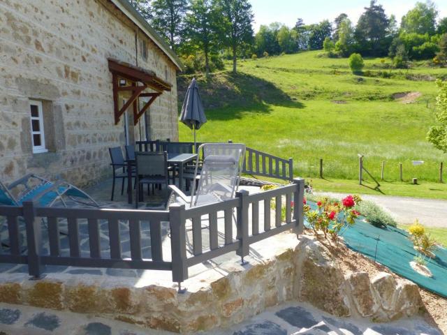 Gîte au calme avec terrasse, BBQ, ping-pong, rando/VTT, proche St-Bonnet-le-Château, wifi gratuit - FR-1-496-122