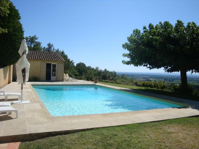 Sunny holiday home in Provence with pool