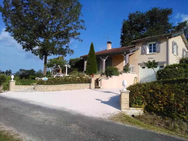 Maison de charme a Lendou en Quercy avec vue sur la montagne