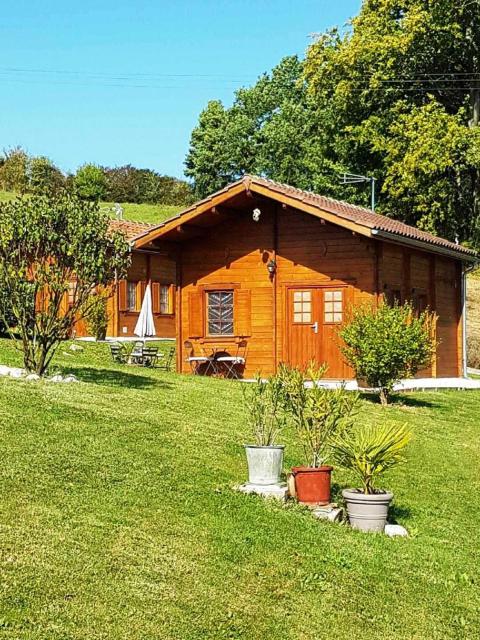 Chalet charmant a Dausse avec piscine et jardin