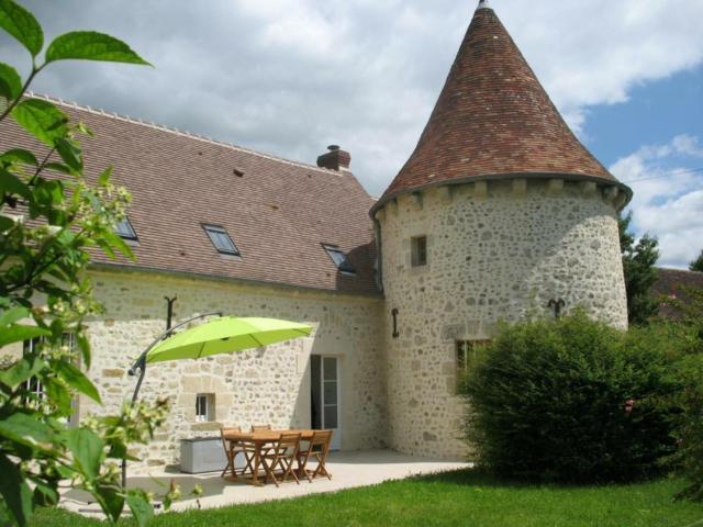 Gîte familial avec jardin, proche chemins de randonnée, idéal pour 12 pers. avec salle de réception - FR-1-497-118