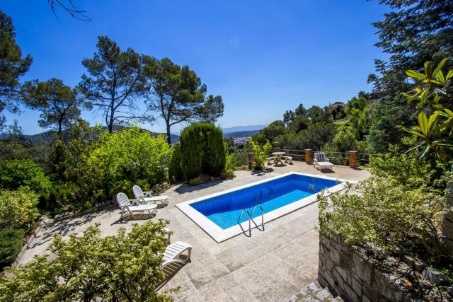 Catalunya Casas Mountain Escape with stunning views 40 km to Barna!