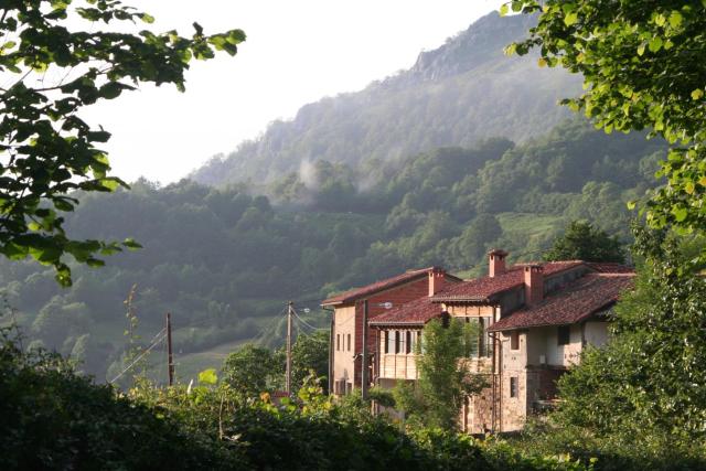 Albergue Les Xendes. Parque de Redes