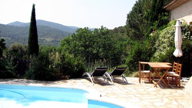 Appartement en pleine nature avec piscine chauffée