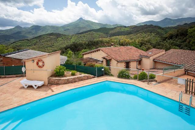 Apartamento con jardín, barbacoa y piscina en pleno Montseny Mas Romeu Turisme Rural