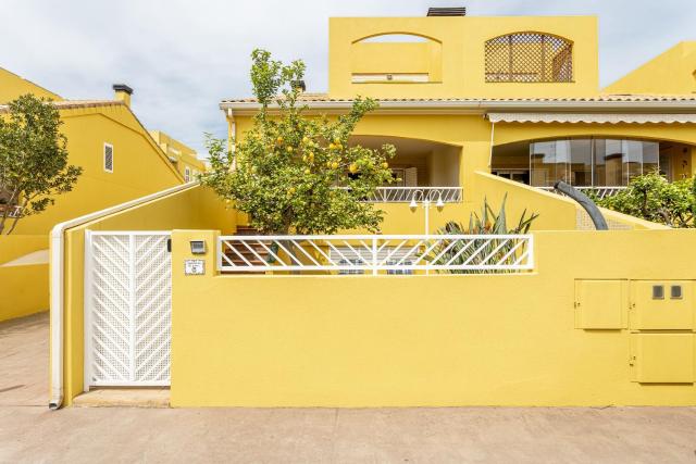 Family house on the beach for holidays and temporary workers at Beach Sagunto Valencia