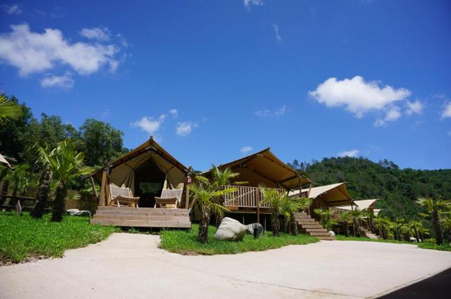 Can Bora Lodges