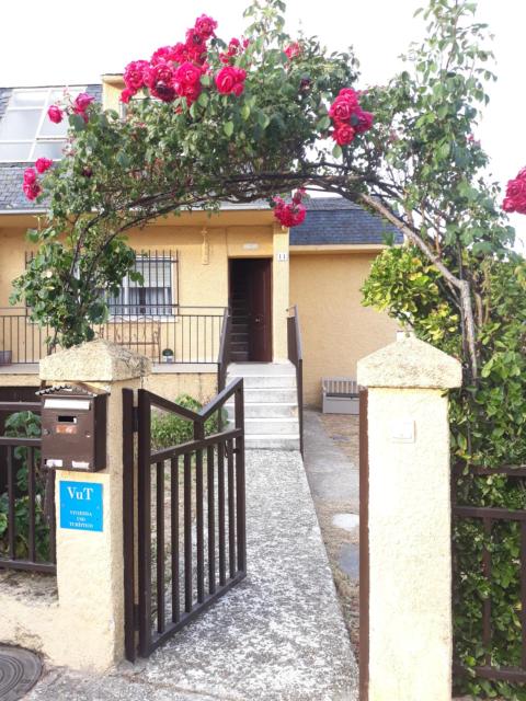 Casa Rural Alameda con chimenea y jardín