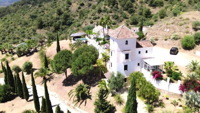 Castle Tower apartment in rural holiday park 'Picasso'