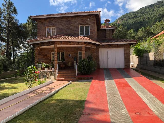 CHALET EN EL CORAZÓN DE LA SIERRA DE GREDOS, PINAR DE LA ATALAYA-TIEMBLO