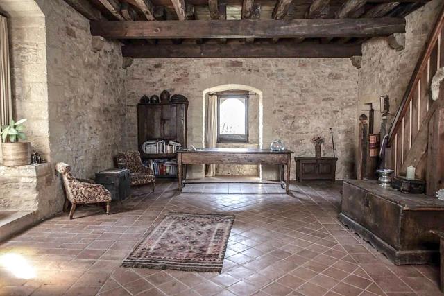 Historic castle with pool in Palau Sator 150 m² and garden