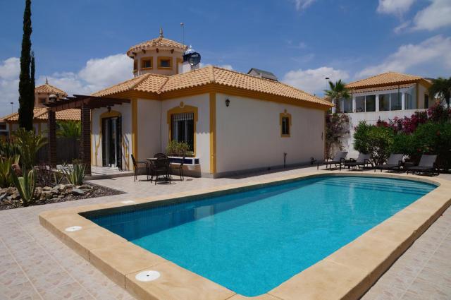 Villa Ensueño with private pool and large garden