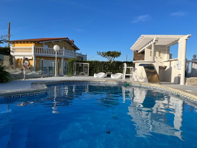 Chalet Robayera a línea de playa