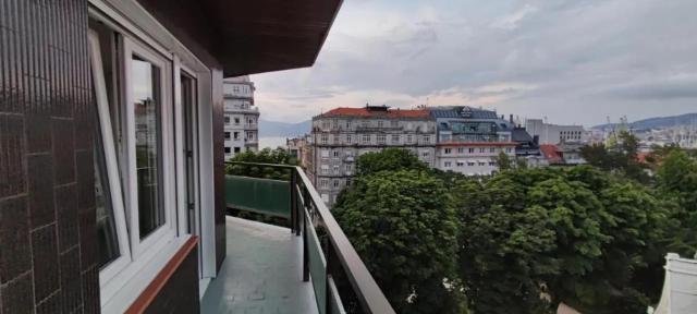 Charming Apartment in Vigo 45 m² Garden View