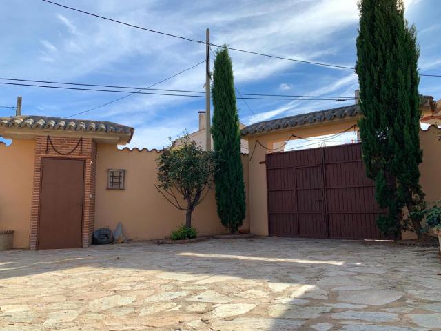 Spacious house in Aldehuela de la Boveda Private garden 217m²