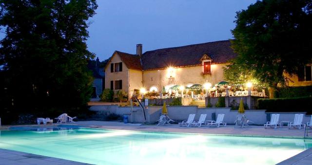 Maison lumineuse et charmante a Carlucet avec piscine partagee